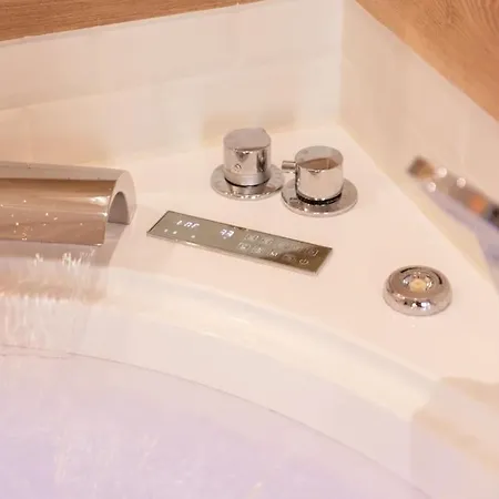 Love Jacuzzi *